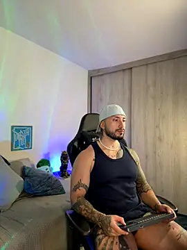 Dave-Max01 online show from November 2025 01:49:01 AM