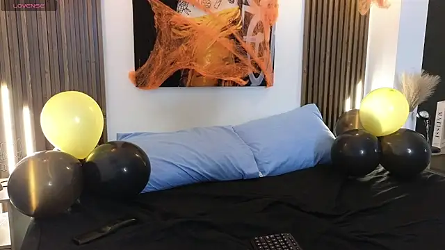 Snapshot of Kitty_Bombon chatting on October 2025 08:19:01 PM Kitty Bombon online show from October 2025 08:19:01 PM