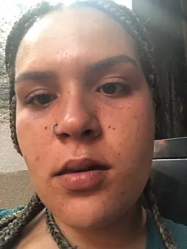 Snapshot of AliceXmoore chatting on October 2025 07:44:02 PM AliceXmoore online show from October 2025 07:44:02 PM