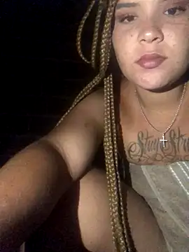 Snapshot of AliceXmoore chatting on October 2025 05:15:02 AM AliceXmoore online show from October 2025 05:15:02 AM