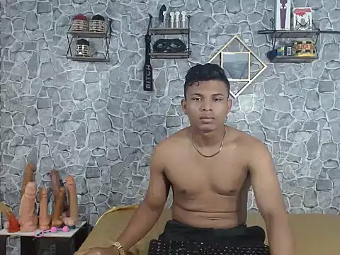 tylersmit00 online show from October 2025 08:29:02 PM
