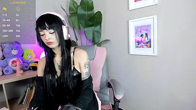 Snapshot of Bayonetta_doll chatting on October 2025 04:29:02 PM Bayonetta doll online show from October 2025 04:29:02 PM