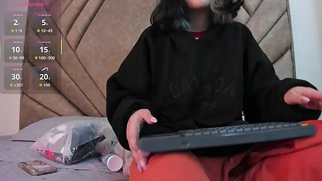 Mythical Girl online show from October 2025 07:03:02 PM