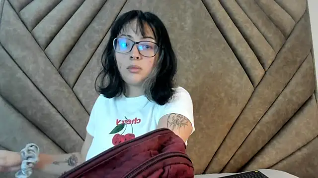 Mythical Girl online show from November 2025 07:26:01 PM