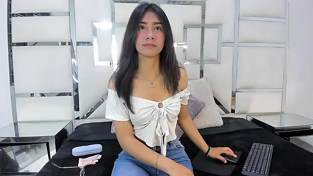 Mia clark18 online show from October 2025 03:56:02 PM