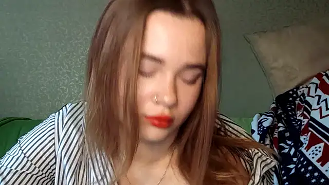 Snapshot of QuiveredFrown chatting on October 2025 11:42:01 AM QuiveredFrown online show from October 2025 11:42:01 AM