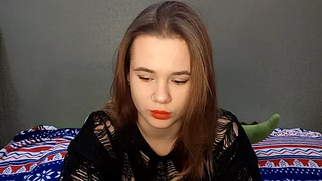 Snapshot of QuiveredFrown chatting on October 2025 11:21:02 AM QuiveredFrown online show from October 2025 11:21:02 AM