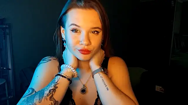 Snapshot of QuiveredFrown chatting on October 2025 12:28:01 PM QuiveredFrown online show from October 2025 12:28:01 PM