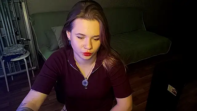 Snapshot of QuiveredFrown chatting on October 2025 11:47:02 AM QuiveredFrown online show from October 2025 11:47:02 AM