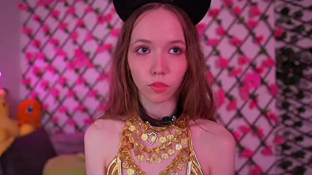 Snapshot of Petite_Polly chatting on October 2025 08:07:02 PM Petite Polly online show from October 2025 08:07:02 PM