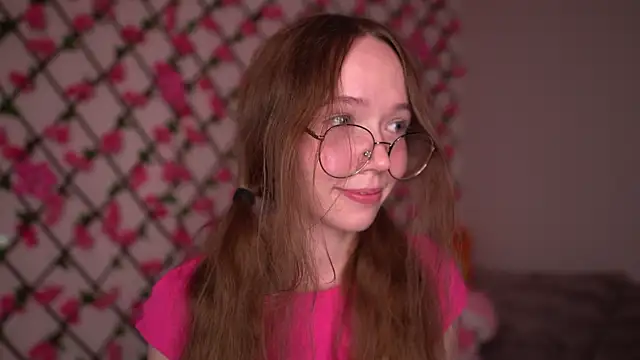 Snapshot of Petite_Polly chatting on October 2025 08:20:02 PM Petite Polly online show from October 2025 08:20:02 PM