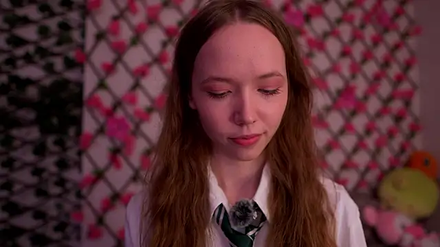 Snapshot of Petite_Polly chatting on October 2025 01:08:02 AM Petite Polly online show from October 2025 01:08:02 AM