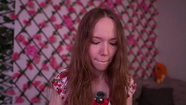 Snapshot of Petite_Polly chatting on October 2025 09:14:02 PM Petite Polly online show from October 2025 09:14:02 PM