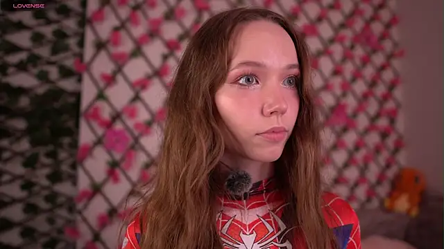 Snapshot of Petite_Polly chatting on November 2025 06:07:01 PM Petite Polly online show from November 2025 06:07:01 PM