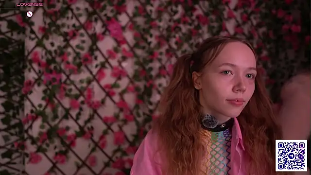 Snapshot of Petite_Polly chatting on November 2025 06:07:01 PM Petite Polly online show from November 2025 06:07:01 PM