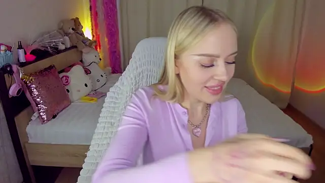 Snapshot of CeaneLino chatting on October 2025 06:32:02 PM CeaneLino online show from October 2025 06:32:02 PM