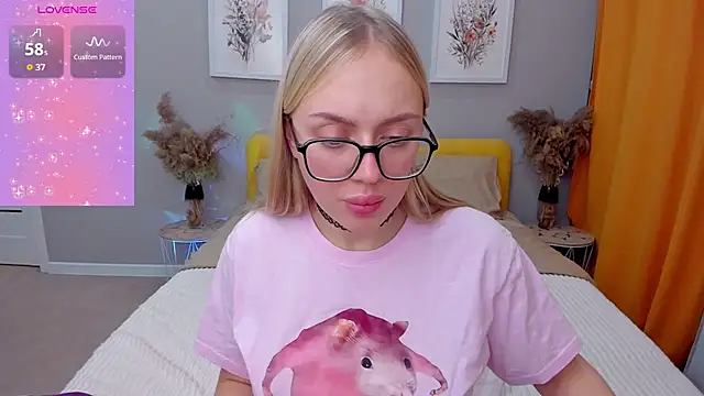 Snapshot of CeaneLino chatting on November 2025 07:41:02 PM CeaneLino online show from November 2025 07:41:02 PM