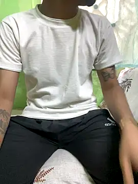 Snapshot of foxythebold chatting on November 2025 07:19:02 AM foxythebold online show from November 2025 07:19:02 AM