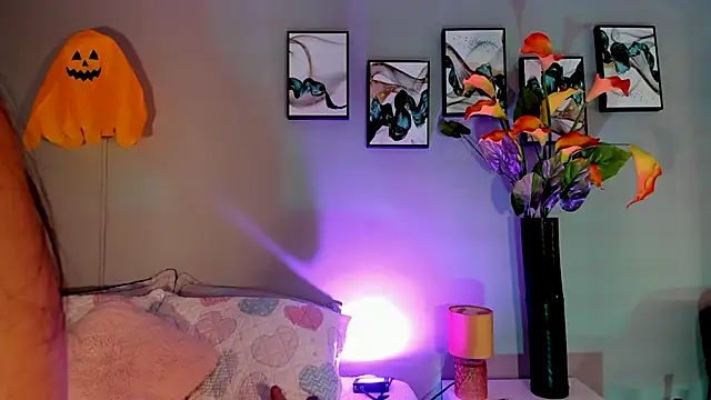 Snapshot of Jenn_W chatting on October 2025 12:12:02 PM Jenn W online show from October 2025 12:12:02 PM