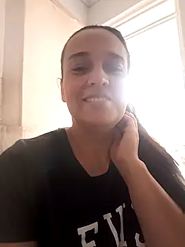 Snapshot of FiorellaDuboi chatting on October 2025 12:26:02 PM FiorellaDuboi online show from October 2025 12:26:02 PM