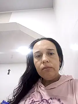 Snapshot of FiorellaDuboi chatting on November 2025 08:41:01 PM FiorellaDuboi online show from November 2025 08:41:01 PM