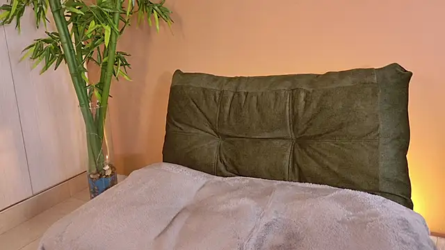 Snapshot of CherryCurl_ chatting on November 2025 04:18:01 PM CherryCurl online show from November 2025 04:18:01 PM