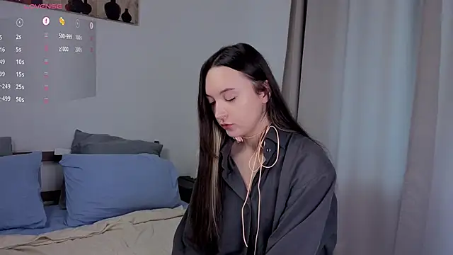 Snapshot of SylviaHamilton chatting on October 2025 08:15:02 AM SylviaHamilton online show from October 2025 08:15:02 AM