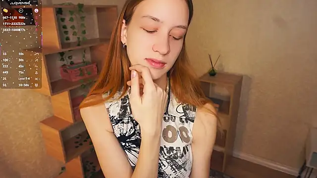 Snapshot of IveyColley chatting on November 2025 07:40:02 AM IveyColley online show from November 2025 07:40:02 AM