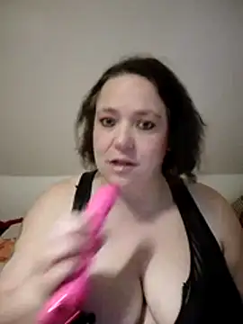 Michelle Livia online show from October 2025 04:03:02 PM