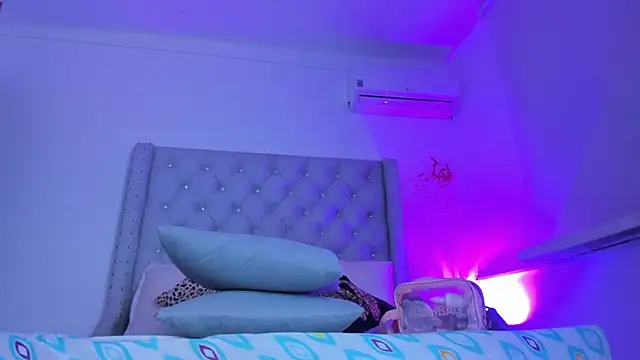 ChocoBunny1 online show from November 2025 04:17:02 AM