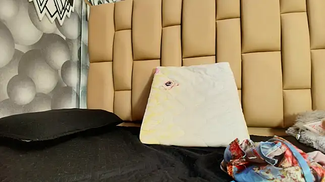 Snapshot of hannah_teehn chatting on October 2025 07:04:02 PM hannah teehn online show from October 2025 07:04:02 PM