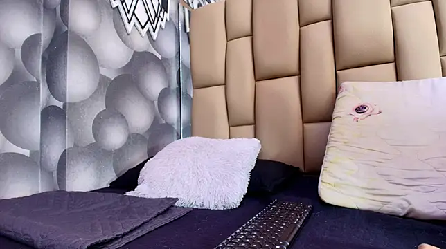 Snapshot of hannah_teehn chatting on November 2025 07:03:01 PM hannah teehn online show from November 2025 07:03:01 PM