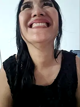 Aisha Saleh online show from November 2025 10:23:02 PM