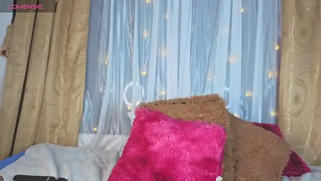 Snapshot of Victoria_Jonhss chatting on November 2025 03:56:01 AM Victoria Jonhss online show from November 2025 03:56:01 AM