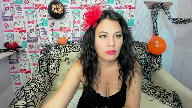 Snapshot of Victoria_Panther chatting on October 2025 07:20:01 AM Victoria Panther online show from October 2025 07:20:01 AM