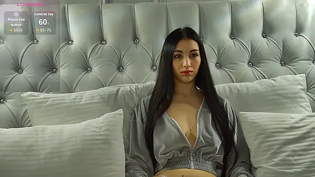 Snapshot of BettyLeen chatting on November 2025 04:24:02 AM BettyLeen online show from November 2025 04:24:02 AM