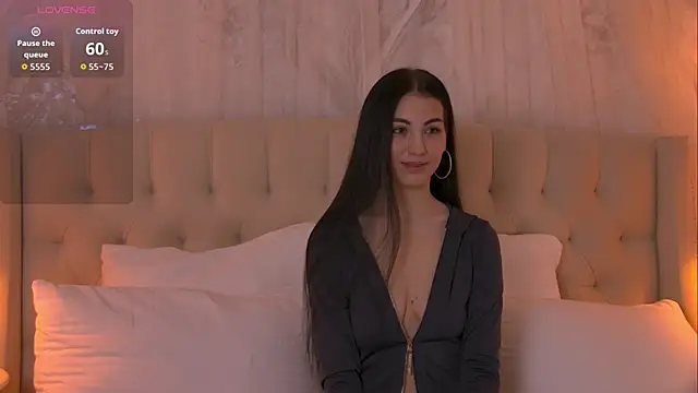 Snapshot of BettyLeen chatting on November 2025 04:01:02 AM BettyLeen online show from November 2025 04:01:02 AM