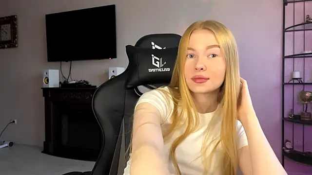 Snapshot of RaguelNicksons chatting on November 2025 04:25:02 AM RaguelNicksons online show from November 2025 04:25:02 AM