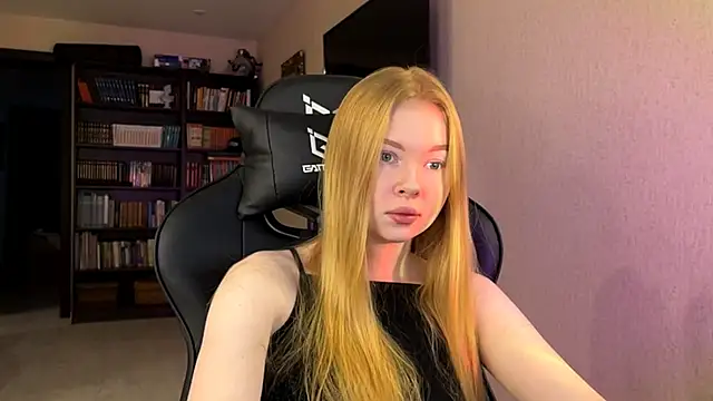 Snapshot of RaguelNicksons chatting on November 2025 04:12:02 AM RaguelNicksons online show from November 2025 04:12:02 AM