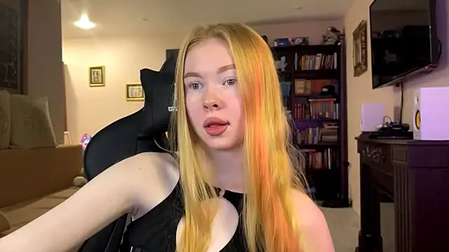 Snapshot of RaguelNicksons chatting on November 2025 04:12:01 AM RaguelNicksons online show from November 2025 04:12:01 AM