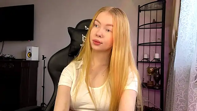 Snapshot of RaguelNicksons chatting on November 2025 06:12:01 AM RaguelNicksons online show from November 2025 06:12:01 AM