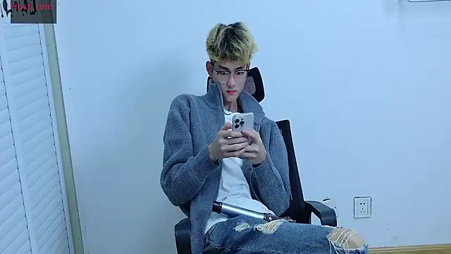 sexyboy-lele online show from October 2025 12:05:01 PM