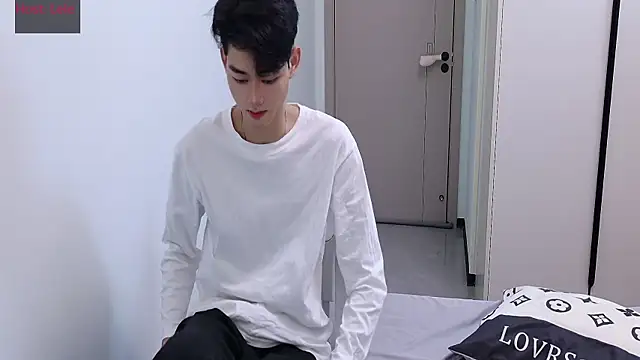 sexyboy-lele online show from November 2025 10:48:02 AM