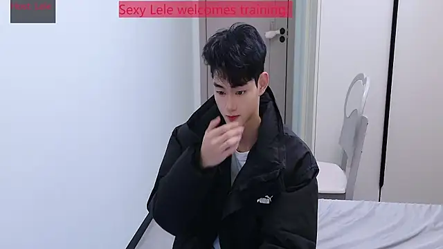sexyboy-lele online show from November 2025 10:03:01 AM
