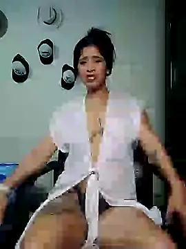 Snapshot of AndreaMooure_ chatting on October 2025 11:54:02 AM AndreaMooure online show from October 2025 11:54:02 AM
