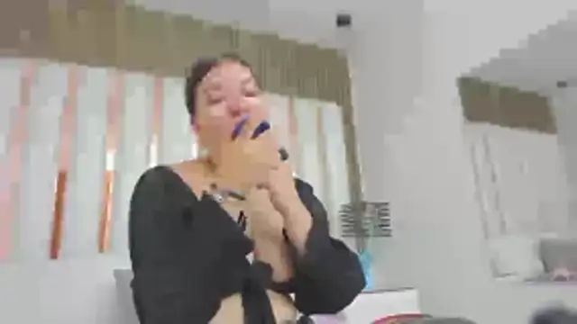 Snapshot of AmbarGills chatting on December 2025 01:09:01 PM AmbarGills online show from December 2025 01:09:01 PM