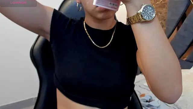 Snapshot of Vittoria_Conti_ chatting on November 2025 01:28:02 PM Vittoria Conti online show from November 2025 01:28:02 PM