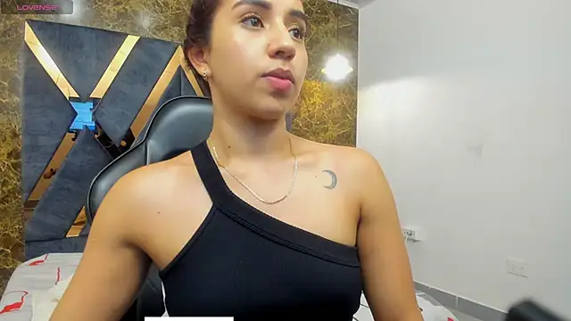 Snapshot of Vittoria_Conti_ chatting on November 2025 04:17:01 PM Vittoria Conti online show from November 2025 04:17:01 PM