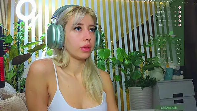 Violetttttta online show from October 2025 10:25:02 PM