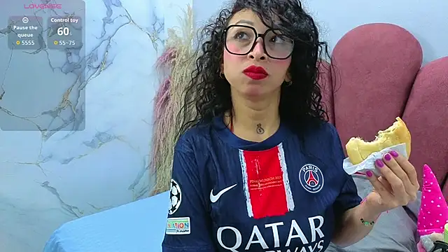 CHIARAJJONES online show from November 2025 01:45:02 PM